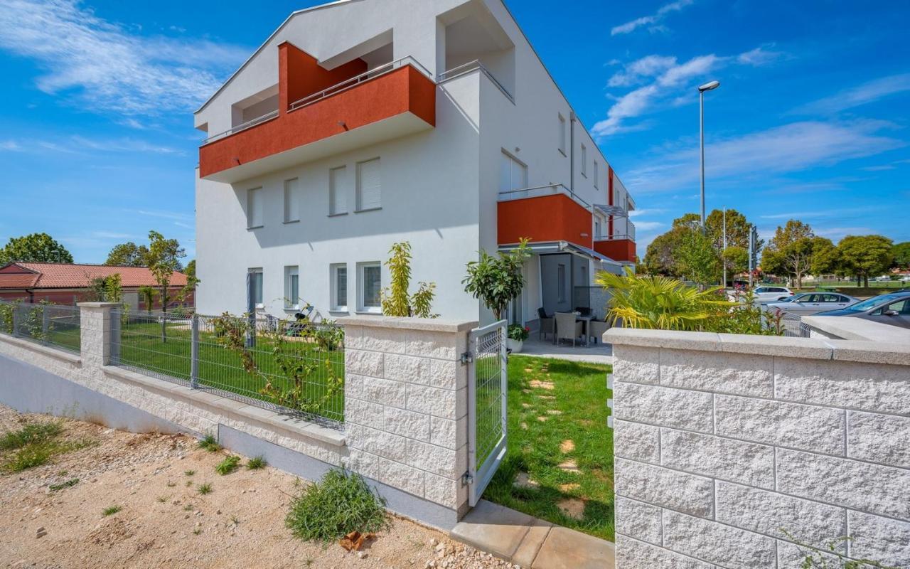 Sofia House With Apartment Umago Esterno foto