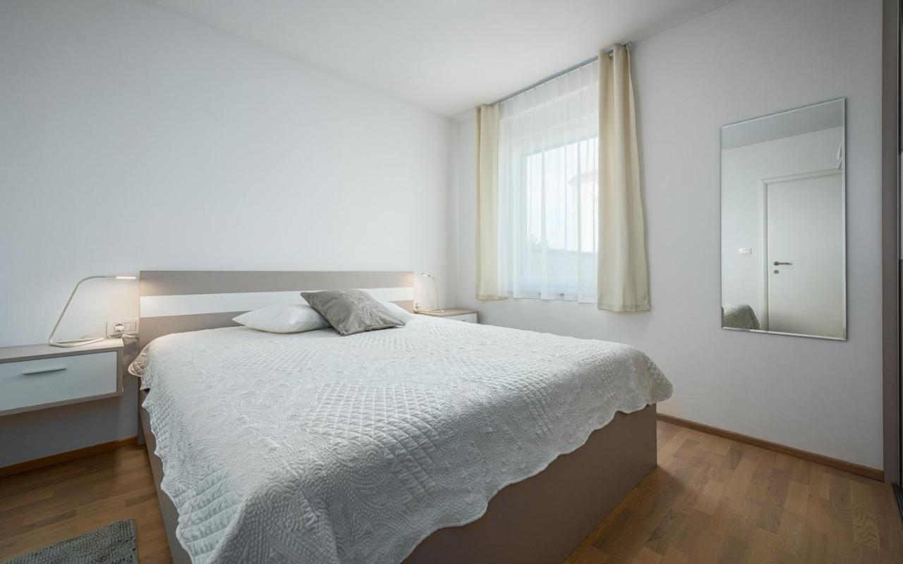 Sofia House With Apartment Umago Esterno foto