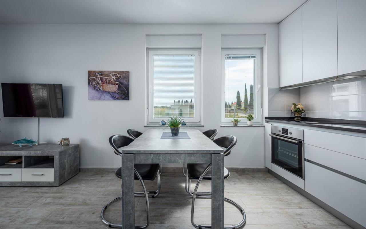 Sofia House With Apartment Umago Esterno foto